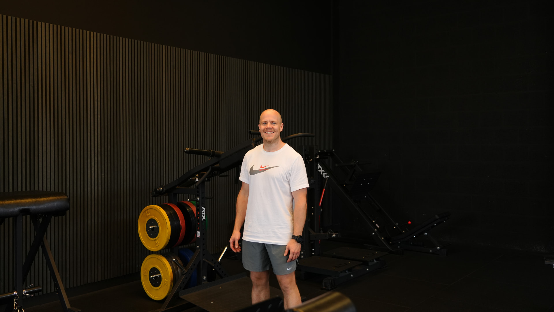 Coach Eric Plagge in de trainingsruimte van Composure Gym in Weesp